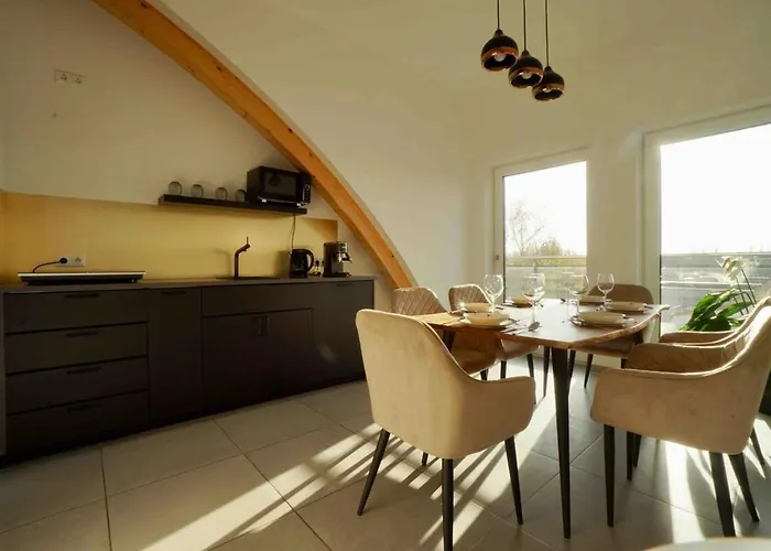 Luxury Penthouse Jacuzzi, Pool Table, Bbq & Desks *