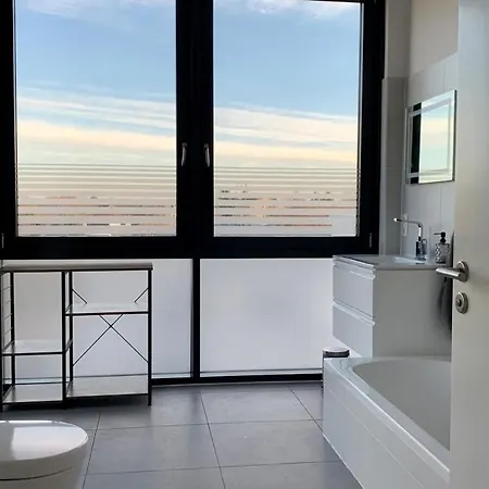 Luxury Penthouse Jacuzzi, Pool Table, Bbq & Desks 柏林