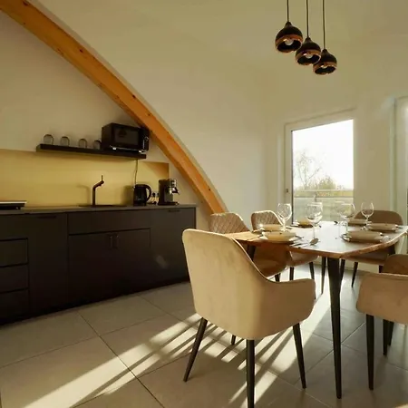 Luxury Penthouse Jacuzzi, Pool Table, Bbq & Desks *