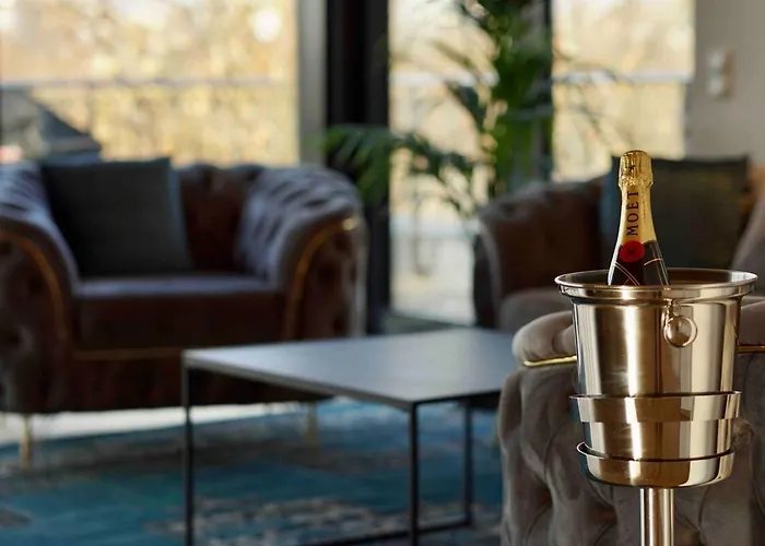 Luxury Penthouse Jacuzzi, Pool Table, Bbq & Desks Hotel