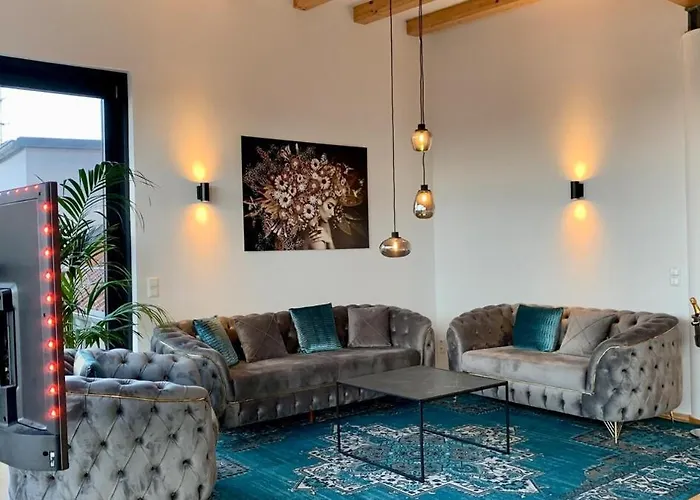 Hotel Luxury Penthouse Jacuzzi, Pool Table, Bbq & Desks