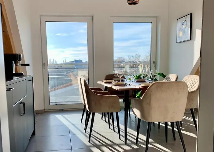 Luxury Penthouse Jacuzzi, Pool Table, Bbq & Desks *