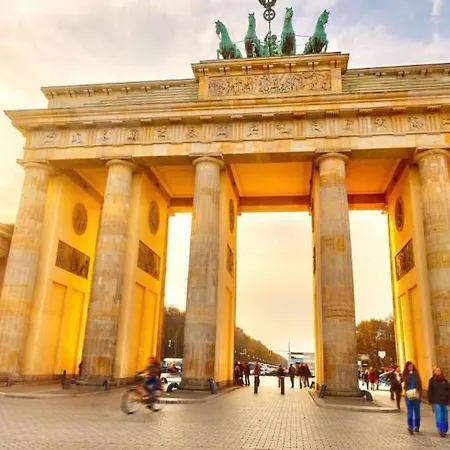 מלון Luxury Penthouse Jacuzzi, Pool Table, Bbq & Desks *