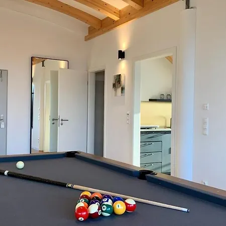 Luxury Penthouse Jacuzzi, Pool Table, Bbq & Desks מלון