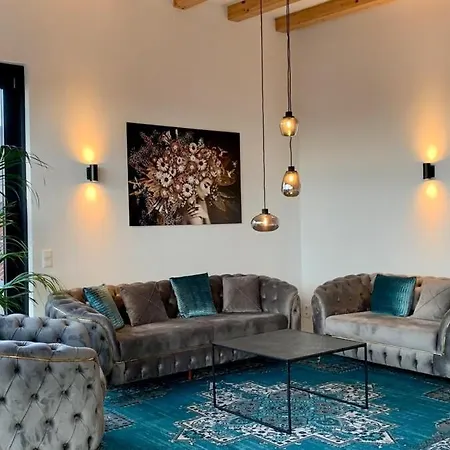 מלון Luxury Penthouse Jacuzzi, Pool Table, Bbq & Desks