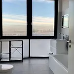 Luxury Penthouse Jacuzzi, Pool Table, Bbq & Desks Berlino