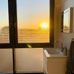 Hotel Luxury Penthouse Jacuzzi, Pool Table, Bbq & Desks *