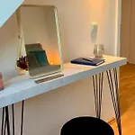 Hotel Luxury Penthouse Jacuzzi, Pool Table, Bbq & Desks *