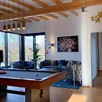 Luxury Penthouse Jacuzzi, Pool Table, Bbq & Desks