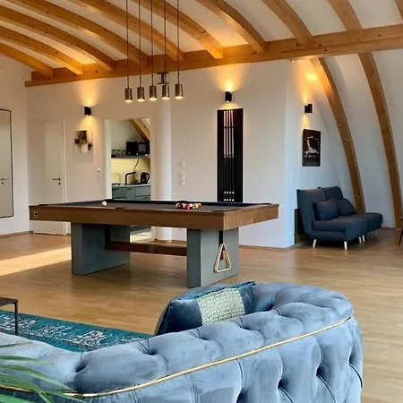 Luxury Penthouse Jacuzzi, Pool Table, Bbq & Desks